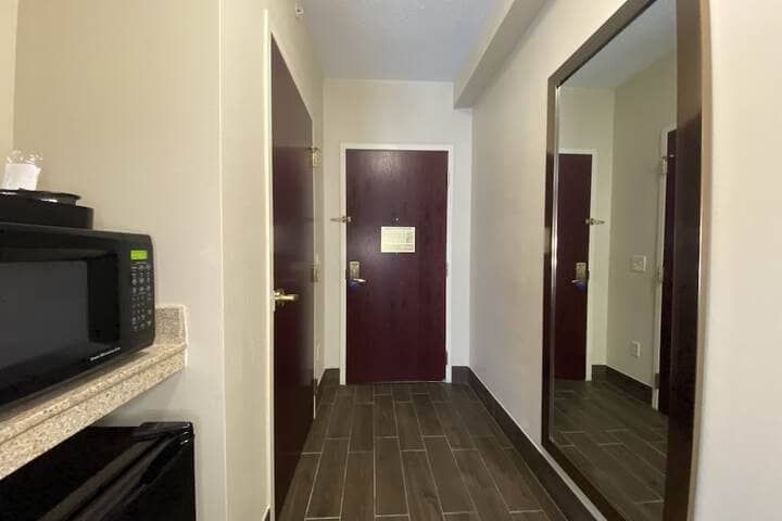 Room 17 of 44