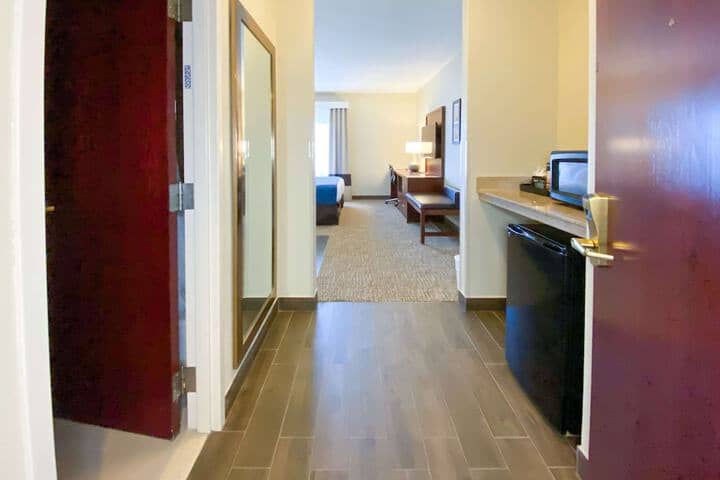 Room 16 of 44